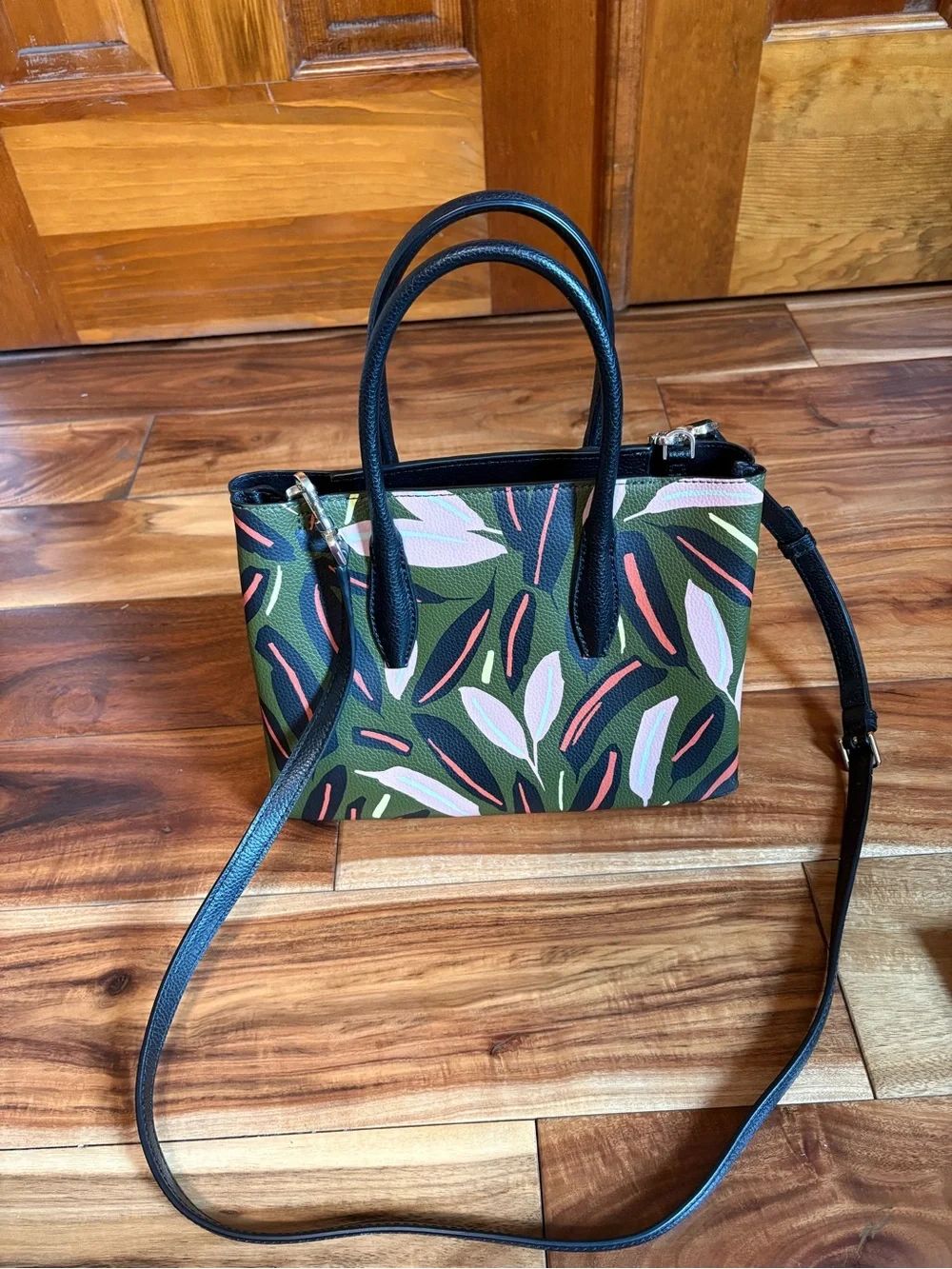 Black-Handled Floral Print Tote Bag